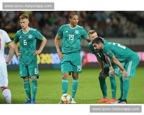 欧罗巴之巅的冰与火之歌：当高卢雄鸡遇上意志战车，谁能主宰欧洲杯的终极荣耀？